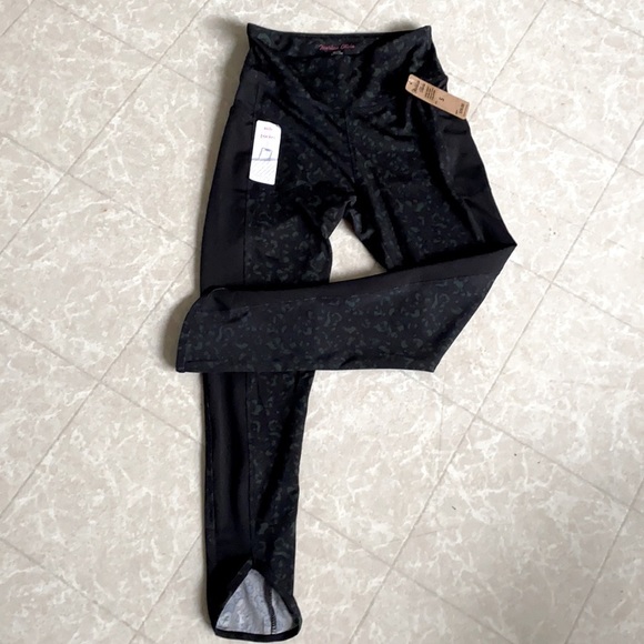 NWT Active Bottom / Leggings - Picture 2 of 6